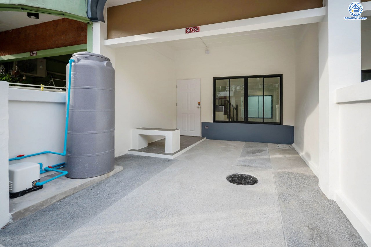 บ้านมือสองตกแต่งใหม่ โครงการ บ้านทอฝัน พิบูลย์สงคราม พร้อมอยู่ เนื้อที่ 16 ตร.ว. ฟังก์ชัน 3 ห้องนอน 2 ห้องน้ำ จอดรถได้ 1 คัน บนสุดยอดทำเล! เชื่อมถนนพิบูลย์สงคราม, วงศ์สว่าง, นครอินทร์ และติวานนท์ ใกล้จุดขึ้นทางด่วนศรีรัช-วงแหวนรอบนอก และรถไฟฟ้า "สถานีแยกติวานนท์"